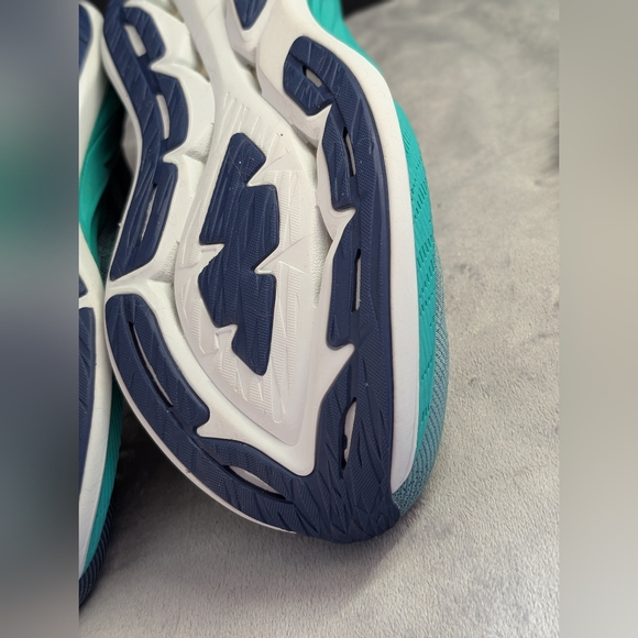 Women's Asics Superblast Size 7.5 - Picture 15 of 16